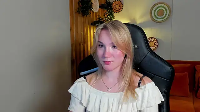 ElaraVoltage Chat XXX in diretta