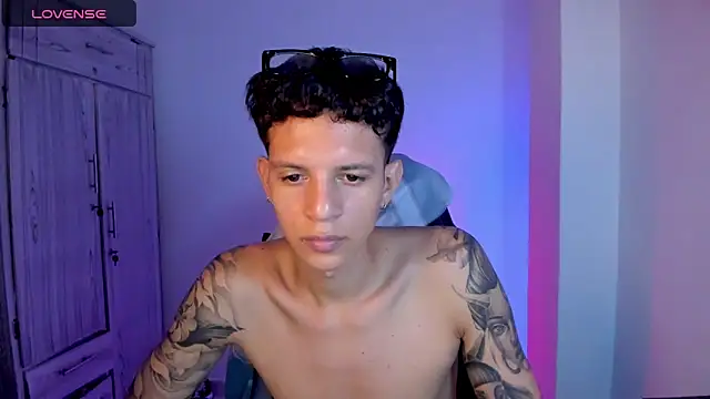 tylernova Chat XXX in diretta