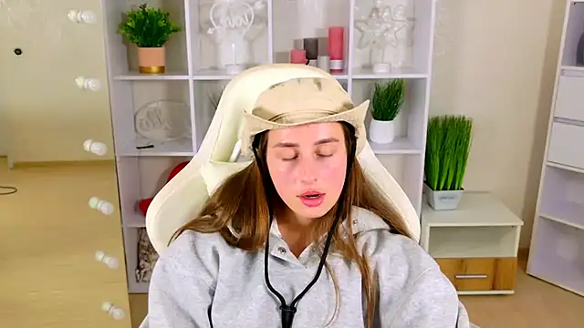 Chat +18 de NadinnL ao vivo