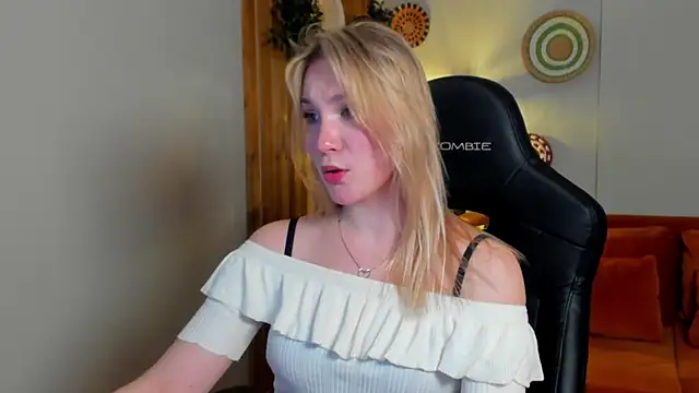 ElaraVoltage – webcam-show