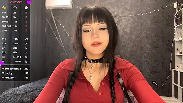 EmilyEmbears 即時 XXX 聊天
