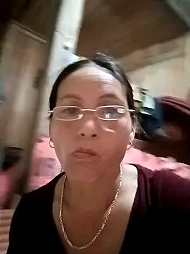 XXX chat uživo modela Cucci07