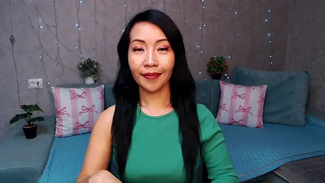 LiaPak's Webcam Show