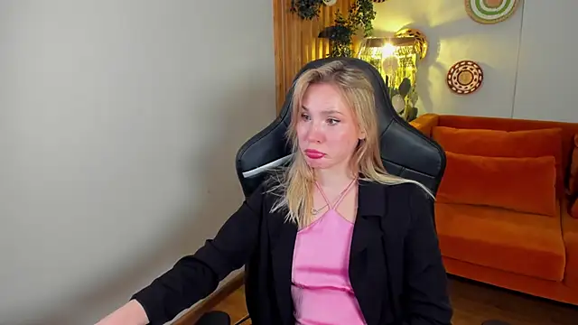 ElaraVoltagen Live XXX chat