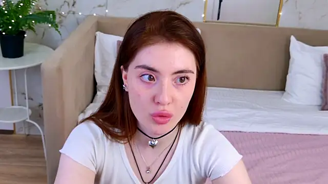Emily_Less Show in webcam