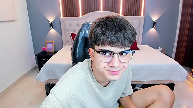 Tommy18__'s Live XXX Chat