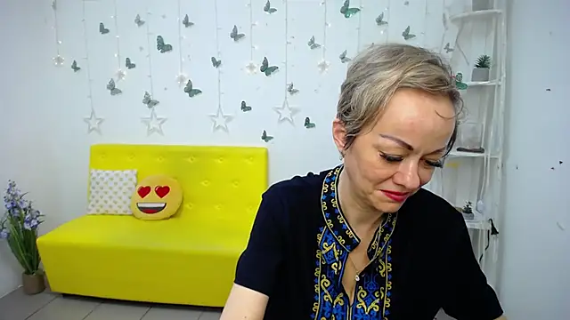 NikaMayu élő XXX-chatje