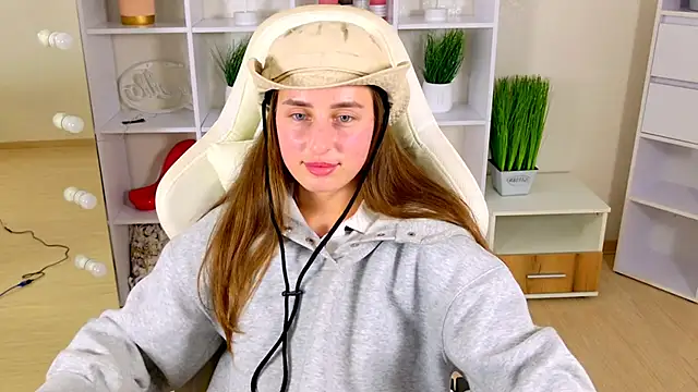NadinnL élő XXX-chatje