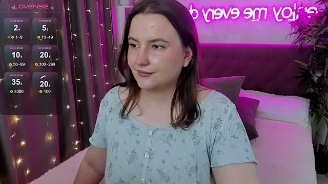 FeralPeach's Live XXX Chat