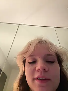Cutiepiespanks Show in webcam