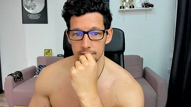 BrutusK08 webcam show