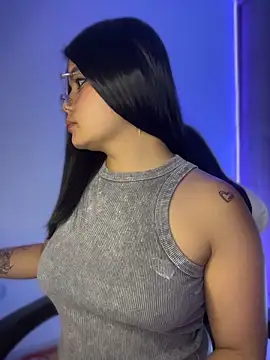 2Angela_ Adlı Modelin Canlı XXX Sohbeti