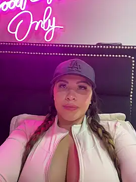 sexyyykloee Adlı Modelin Canlı XXX Sohbeti