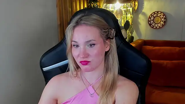 Chat +18 de ElaraVoltage ao vivo