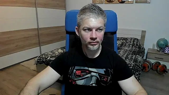 RobbyShawz: διαδικτυακό σόου στην κάμερα