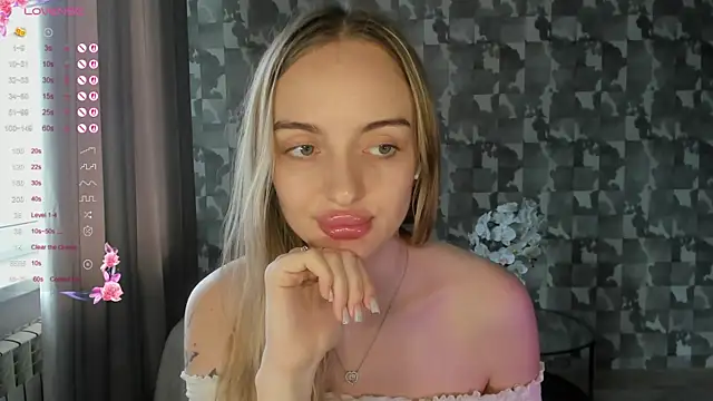 XXX chat uživo modela A_delina