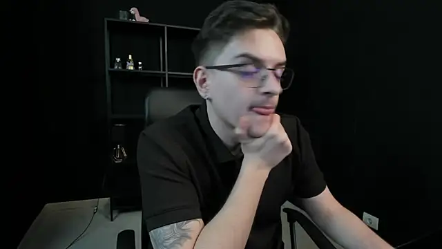 FelixStarkk élő XXX-chatje