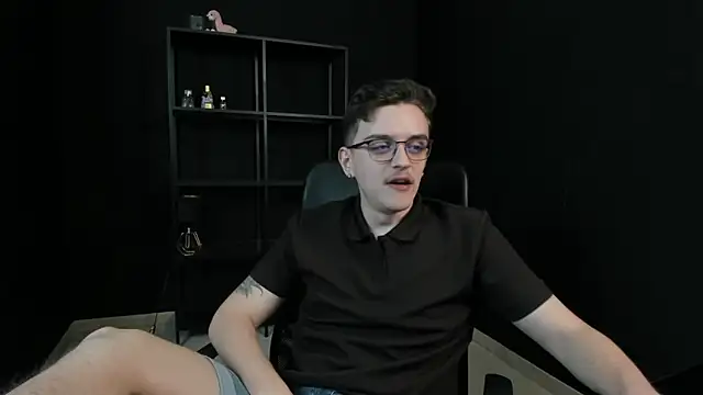 FelixStarkk Adlı Modelin Canlı XXX Sohbeti
