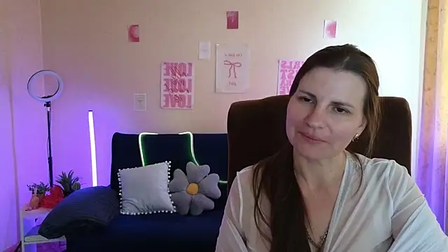 Mirabelle_Velvet Adlı Modelin Web Kamerası Şovu