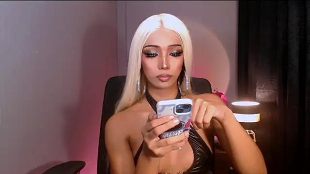 xUrGoddess_islaCumsAlotx's Webcam Show