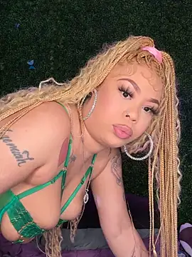 RenaThickAss Show in webcam