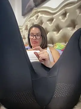 Chatroom XXX en direct de HotXMom_