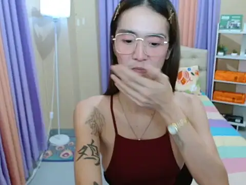 XxTsUncutAskaxX Pertunjukan Webcam