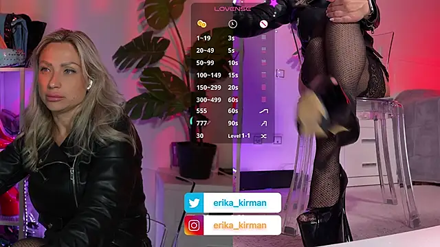 Erika_Kirman Show in webcam