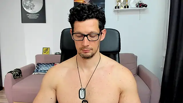 BrutusK08 live XXX chat
