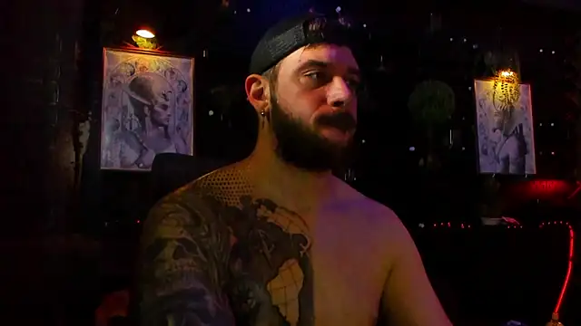 LexHardy Show in webcam