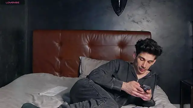 DanielCrush1 即時 XXX 聊天