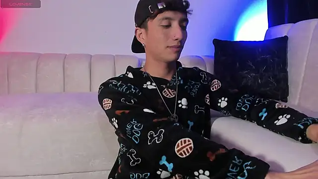 Chat +18 de mhatias_ ao vivo
