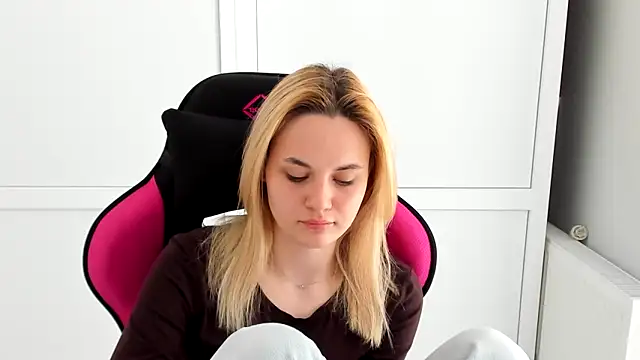 Chat +18 de Emma_starrs_ ao vivo