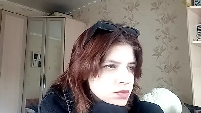LowkeyIndigo Pertunjukan Webcam