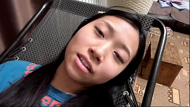 SweetMiaXO Show in webcam