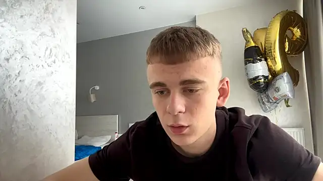 Show modela SoloFury na web-kameri