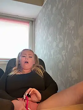 XXX chat uživo modela Heyitskaylaxo