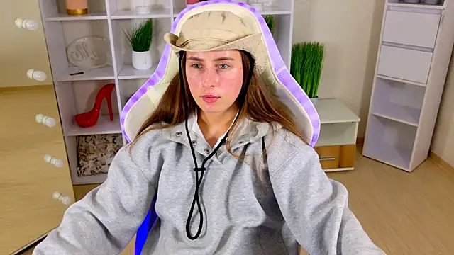 NadinnL élő XXX-chatje