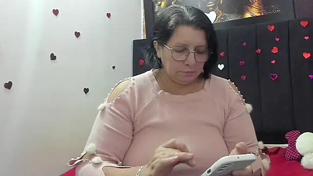 Evaaross_2345's Live XXX Chat