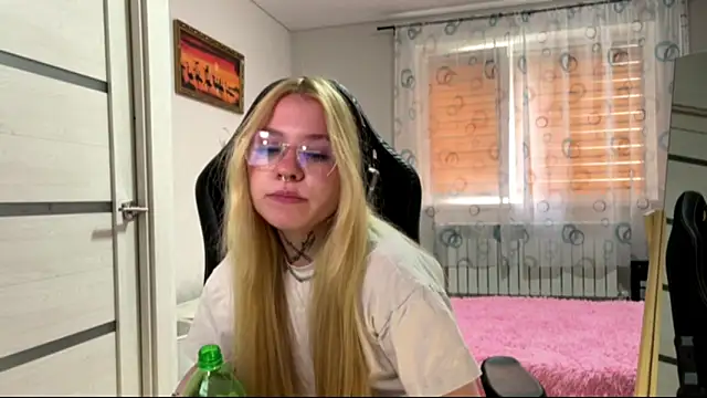 cyber_shawtyzzz's Live XXX Chat