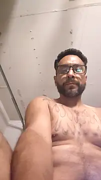 Pokazy przed kamerką – Forbidden_daddy