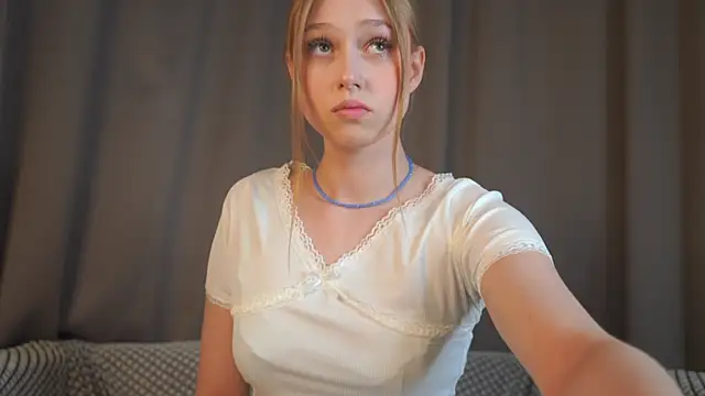 SaranBonzo live XXX chat