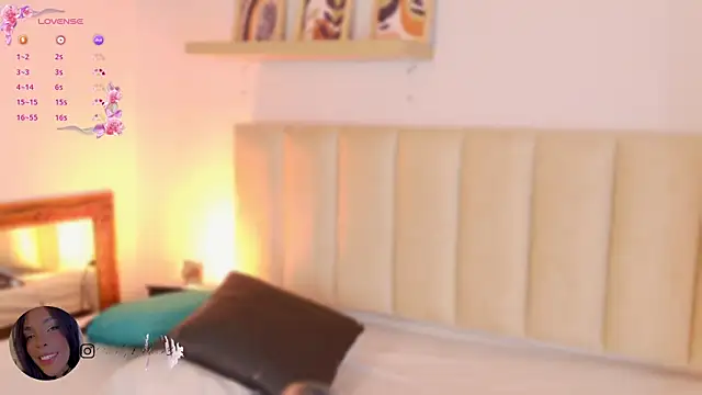 XXX chat uživo modela Emely_Deluxe