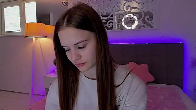 LuisaClover Adlı Modelin Canlı XXX Sohbeti