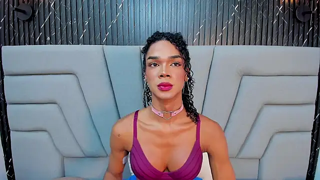 Chat +18 de NaomiSteward ao vivo