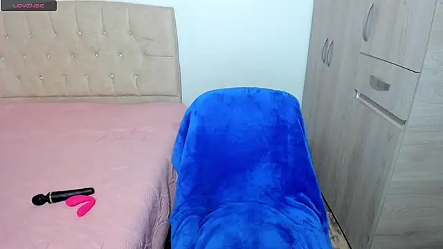 emily1_ Chat XXX in diretta