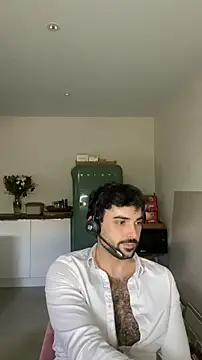 Show modela eauminerale na web-kameri