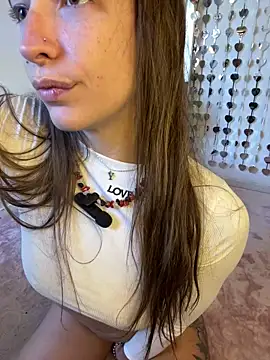 Yara-Lolii's Live XXX Chat