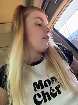 XXX chat uživo modela HarrietDart