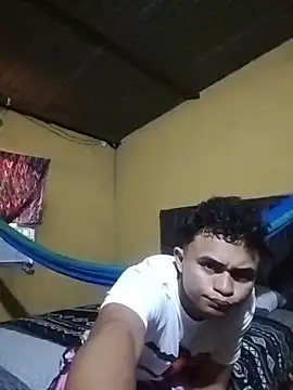 HOTRAINYGOLDEN's Webcam Show